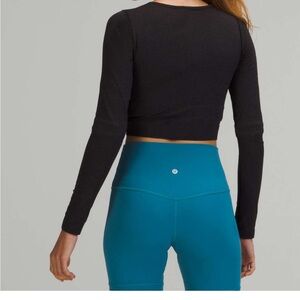 Lululemon Ebb to Street Long Sleeve
Black size 2